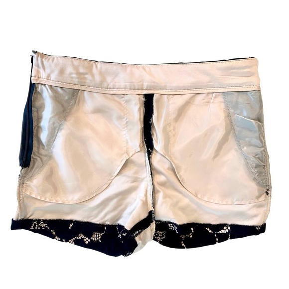 NWT — EXPRESS Elegant & Dressy Black Lace Shorts on Cream Fabric Size 4 - Picture 4 of 8